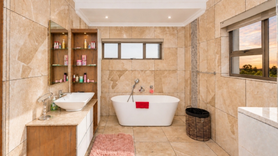 8 Bedroom Property for Sale in Birdwood Estate North West